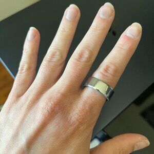 Oura ring 4th generation size 7 silver